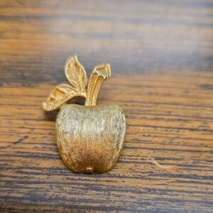 Vintage Avon Gold Apple Brooch Pin
